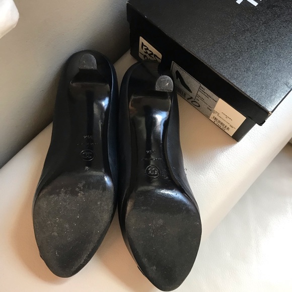 CHANEL DEEP BLUE PLATFORM HEELS - Picture 5 of 5